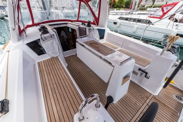 Oceanis 35.1 - Boatscribe.com