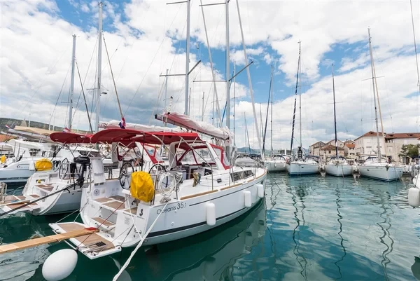 Oceanis 35.1 - Boatscribe.com