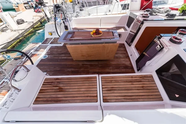 Oceanis 45 - Boatscribe.com
