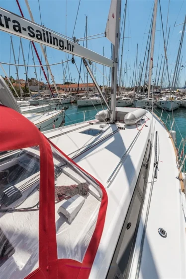 Oceanis 45 - Boatscribe.com