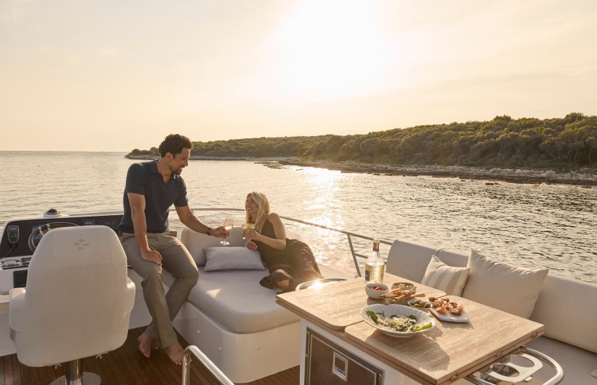 Prestige F4.3 - Boatscribe.com