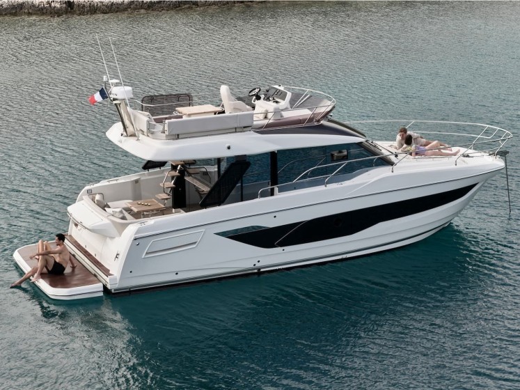 Prestige F4.3 - Boatscribe.com