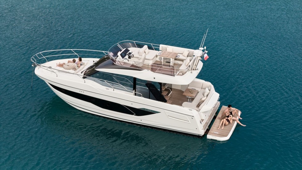 Prestige F4.3 - Boatscribe.com