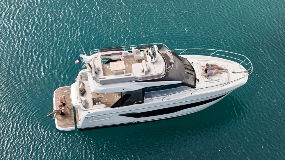Prestige F4.3 - Boatscribe.com
