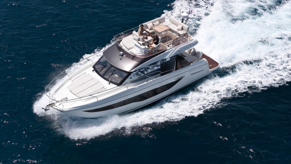 Prestige F4.3 - Boatscribe.com