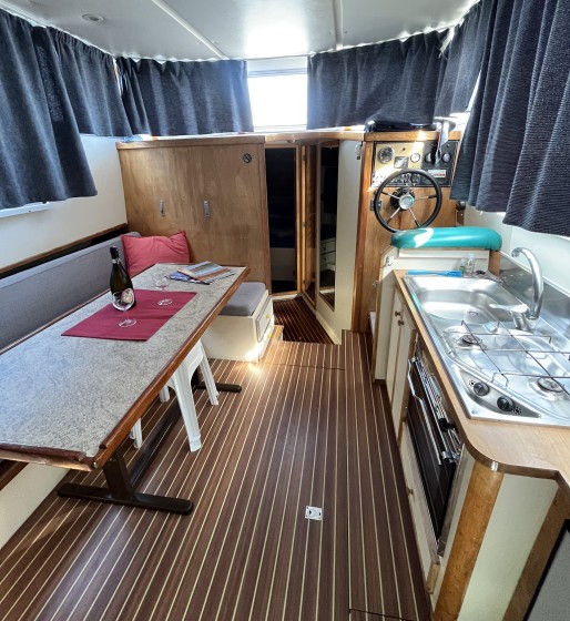 Houseboat - Boatscribe.com