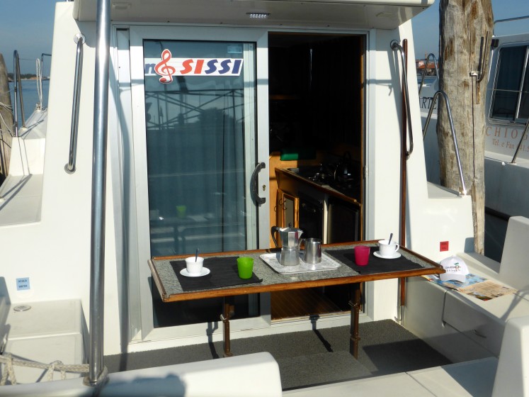 Houseboat - Boatscribe.com