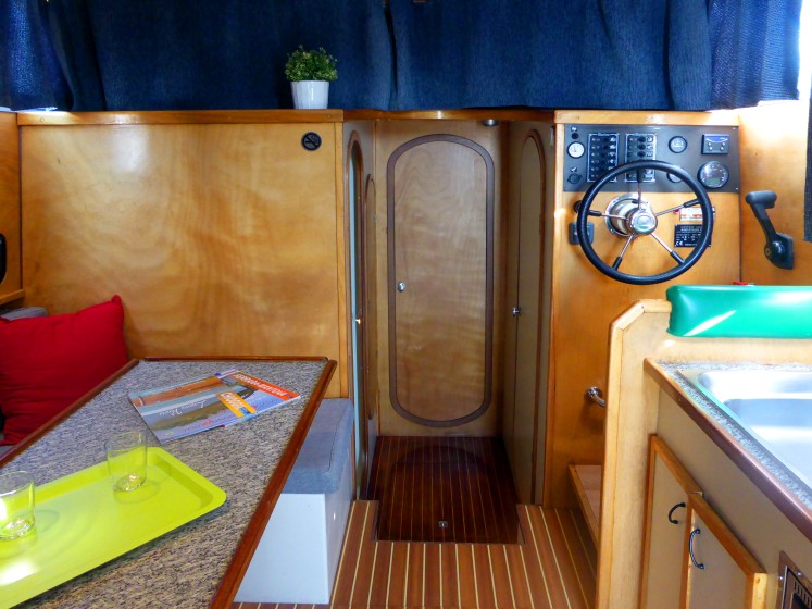 Houseboat - Boatscribe.com