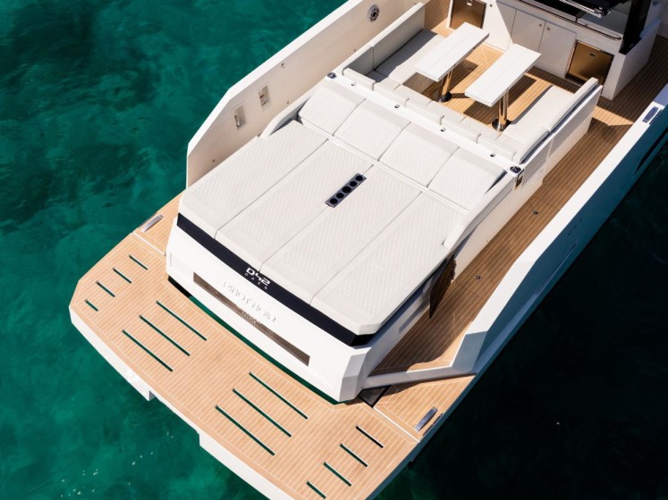 De Antonio D42 - Boatscribe.com