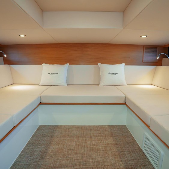 De Antonio D42 - Boatscribe.com