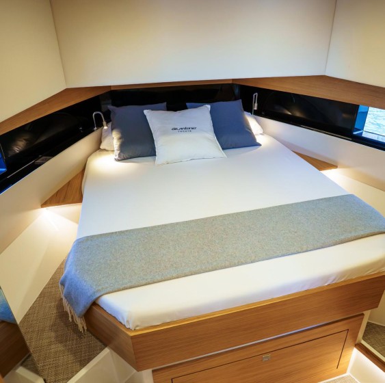 De Antonio D42 - Boatscribe.com
