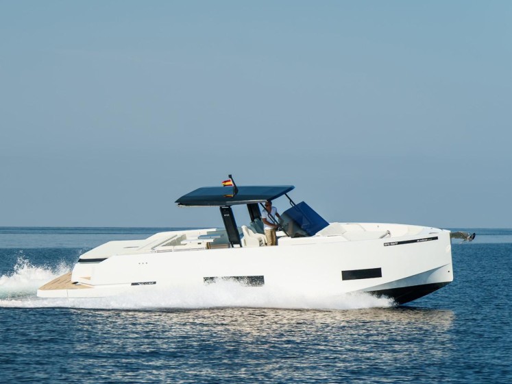 De Antonio D42 - Boatscribe.com