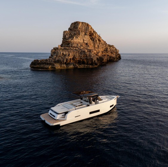 De Antonio D42 - Boatscribe.com