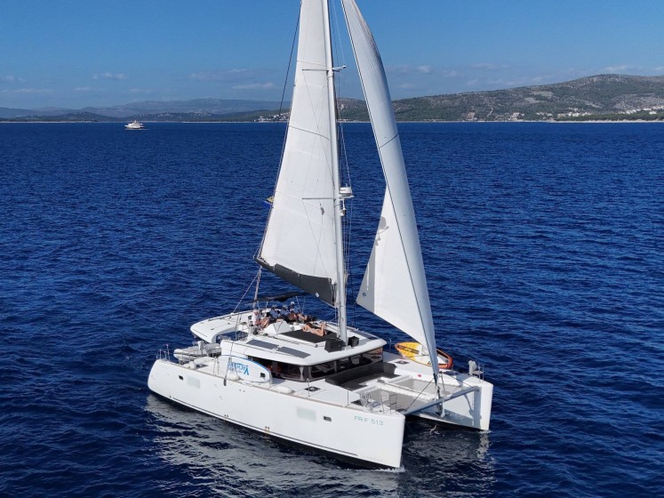 Lagoon 450 F - Boatscribe.com