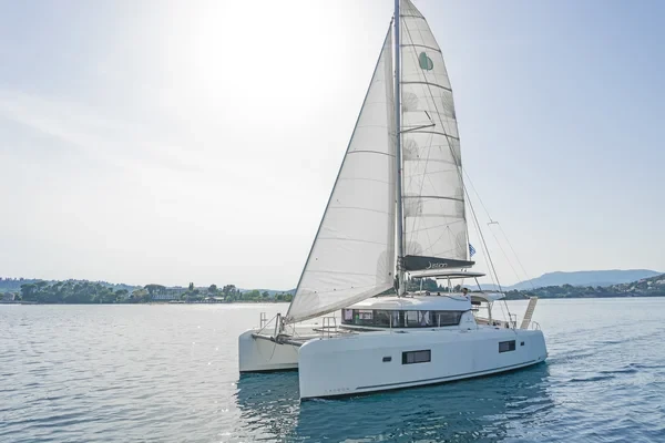 Lagoon 42 - Boatscribe.com