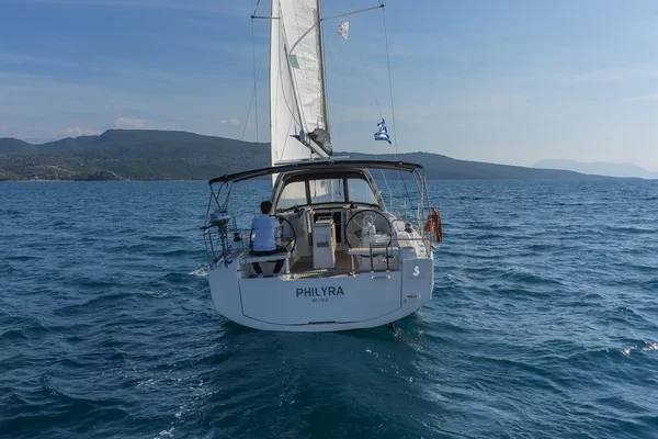 Oceanis 38.1 - Boatscribe.com