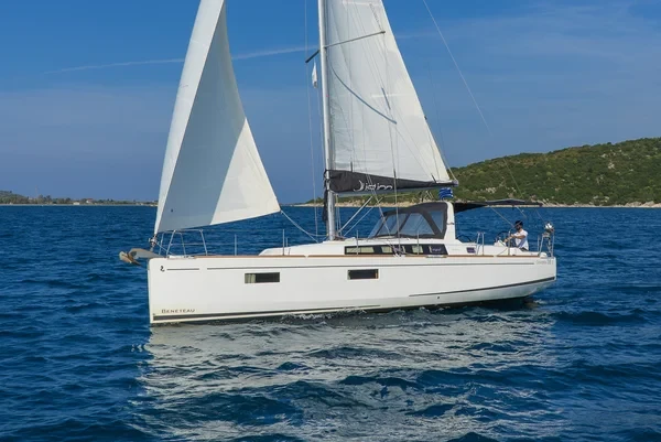 Oceanis 38.1 - Boatscribe.com
