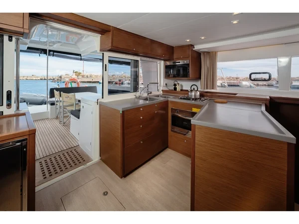Lagoon 450 - Boatscribe.com
