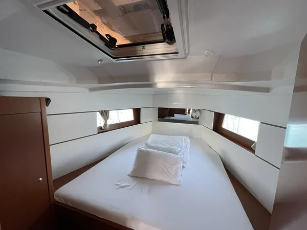 Oceanis 38.1 - Boatscribe.com