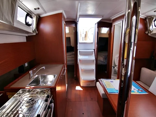 Oceanis 38.1 - Boatscribe.com