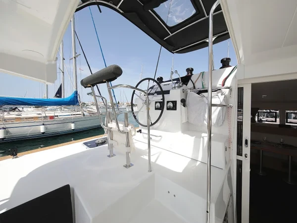 Lagoon 400 S2 - Boatscribe.com