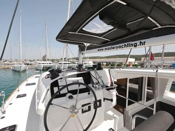 Lagoon 400 S2 - Boatscribe.com