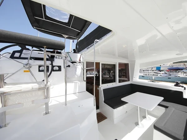 Lagoon 400 S2 - Boatscribe.com