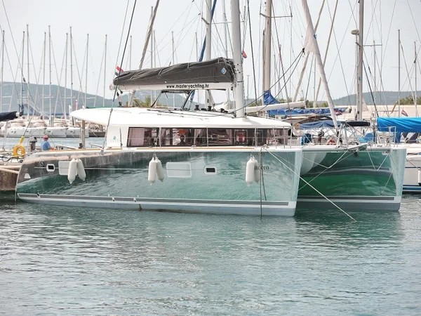 Lagoon 400 S2 - Boatscribe.com