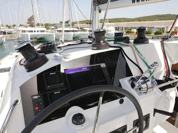 Lagoon 400 S2 - Boatscribe.com