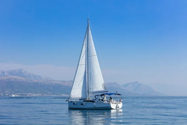Oceanis 38.1 - Boatscribe.com