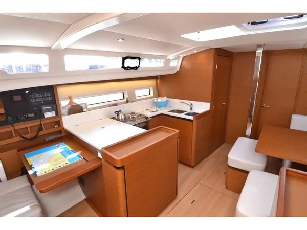 Sun Odyssey 440 - Boatscribe.com