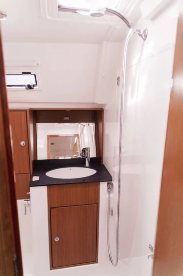 Bavaria 40 Cruiser - Boatscribe.com