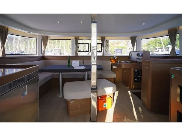 Lagoon 42 - Boatscribe.com