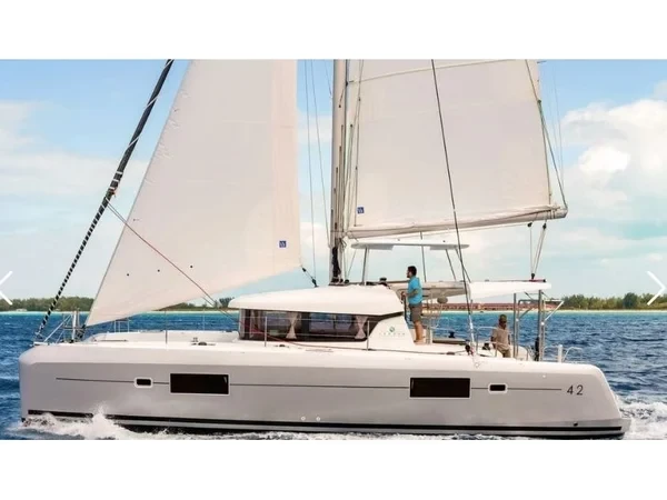 Lagoon 42 - Boatscribe.com