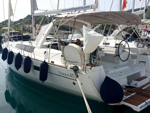 Oceanis 45 - Boatscribe.com