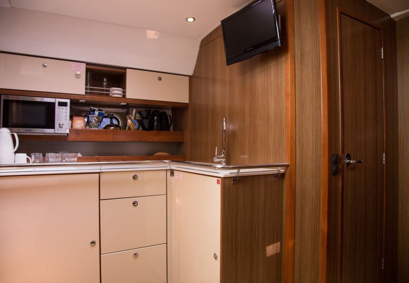Bavaria 43 Sport - Boatscribe.com