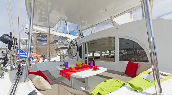 Lagoon 380 - Boatscribe.com