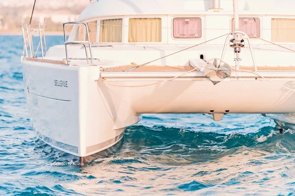 Lagoon 380 - Boatscribe.com