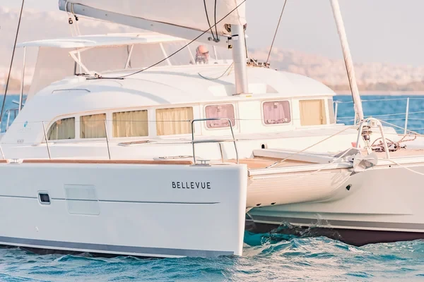 Lagoon 380 - Boatscribe.com