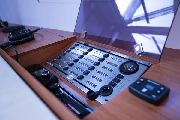 Dufour 412 GL - Boatscribe.com