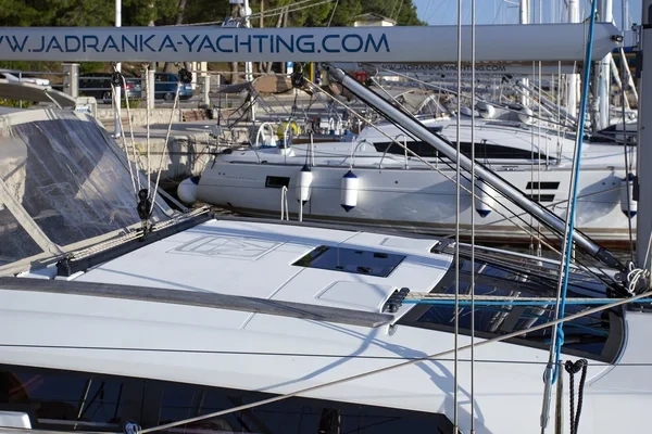 Dufour 412 GL - Boatscribe.com