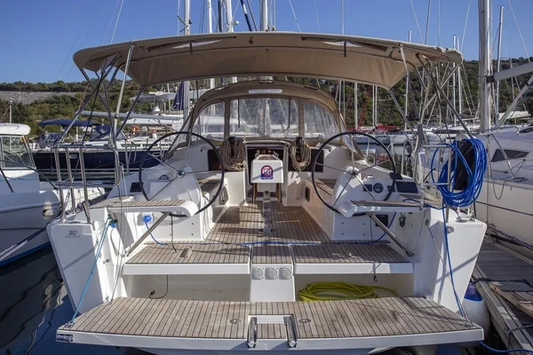 Dufour 382 GL - Boatscribe.com