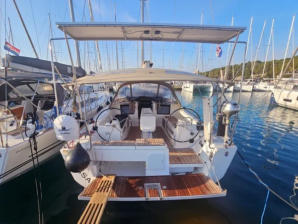 Dufour 412 GL - Boatscribe.com