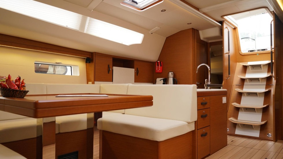 Jeanneau 51 - Boatscribe.com