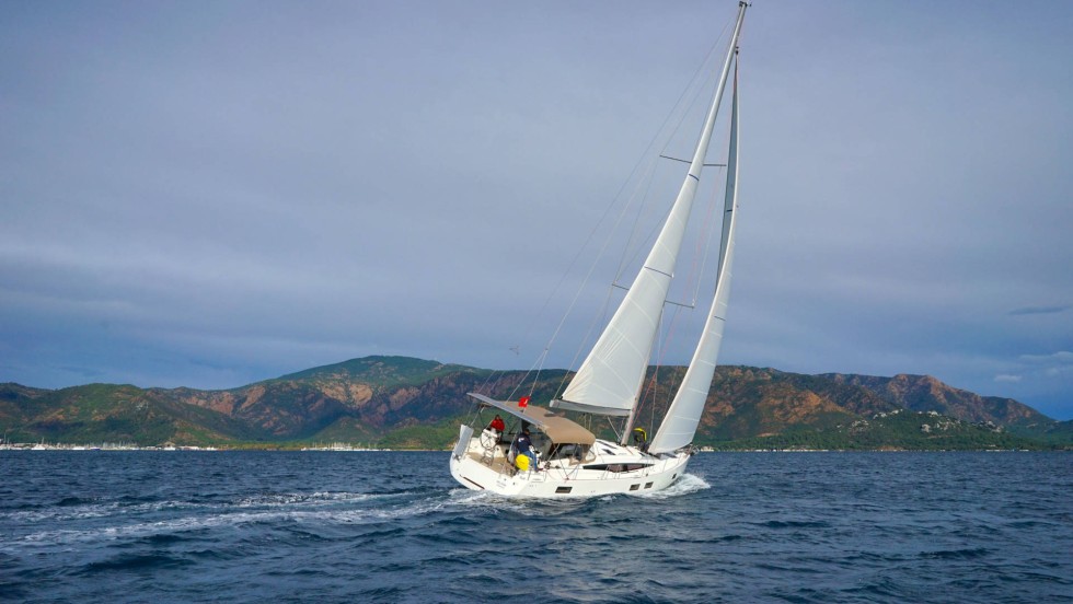 Jeanneau 51 - Boatscribe.com
