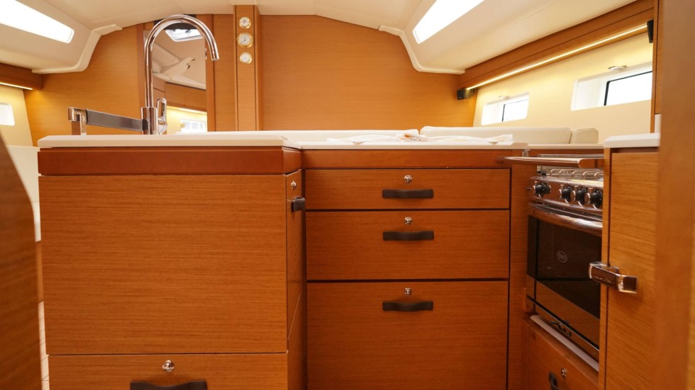 Jeanneau 51 - Boatscribe.com