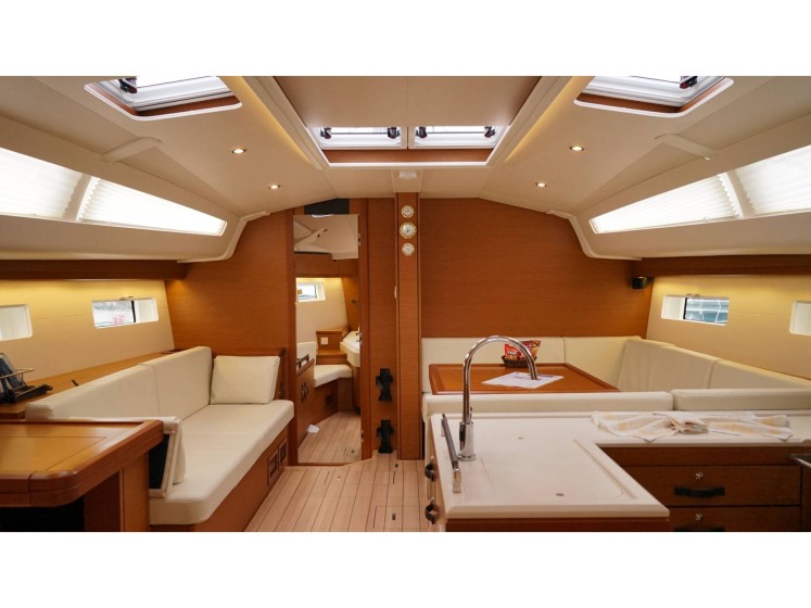 Jeanneau 51 - Boatscribe.com