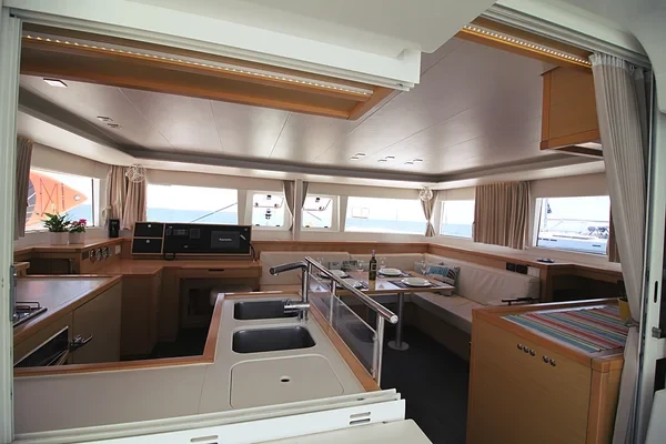 Lagoon 450 - Boatscribe.com