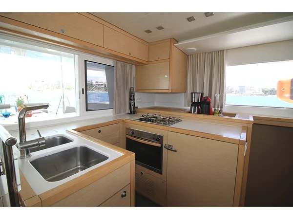 Lagoon 450 - Boatscribe.com