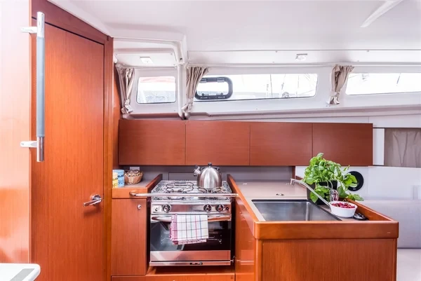 Oceanis 35.1 - Boatscribe.com